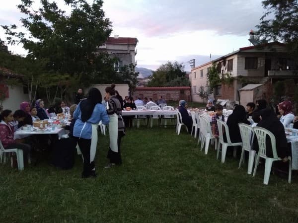 BAŞKAN IŞIK : “RAMAZAN’IN BİRLİKTELİK RUHUNU İFTARLARDA YAŞIYORUZ” fotoğraf 2