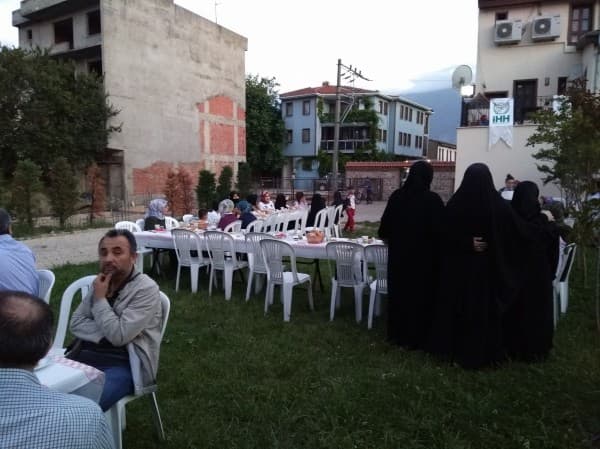 BAŞKAN IŞIK : “RAMAZAN’IN BİRLİKTELİK RUHUNU İFTARLARDA YAŞIYORUZ” fotoğraf 4