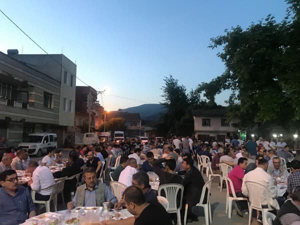 RAMAZAN’IN BEREKETİ GÜRSU SOKAKLARINI DOLDURUYOR fotoğraf 5