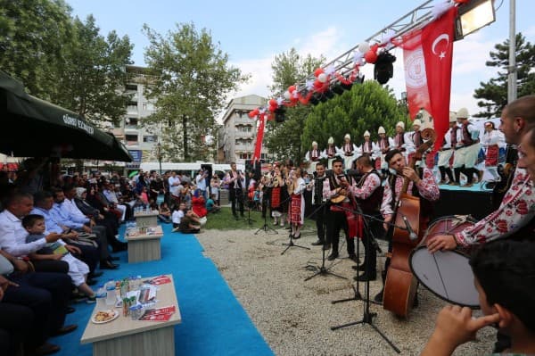 GÜRSU’DA ULUSLARARASI HALK DANSLARI COŞKUSU fotoğraf 11