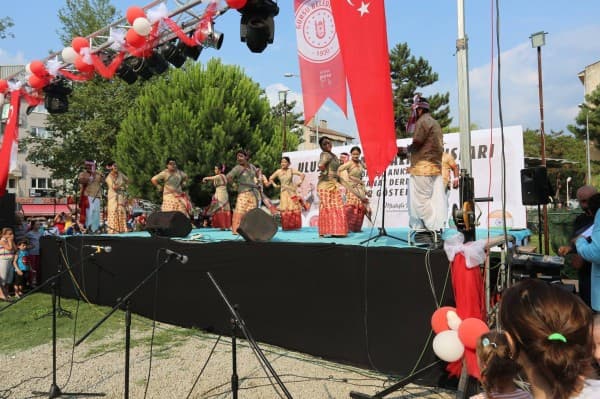 GÜRSU’DA ULUSLARARASI HALK DANSLARI COŞKUSU fotoğraf 12