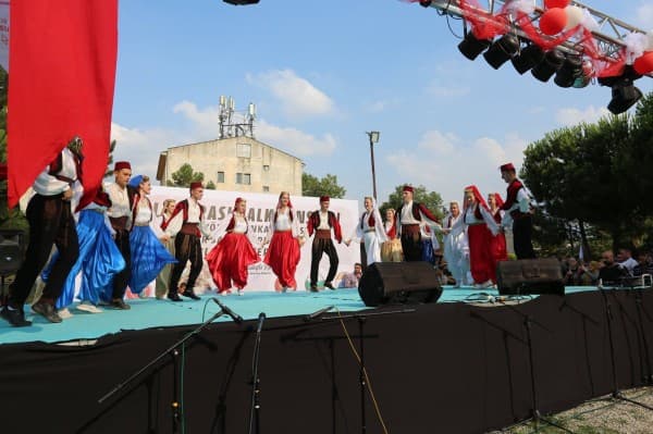 GÜRSU’DA ULUSLARARASI HALK DANSLARI COŞKUSU fotoğraf 15