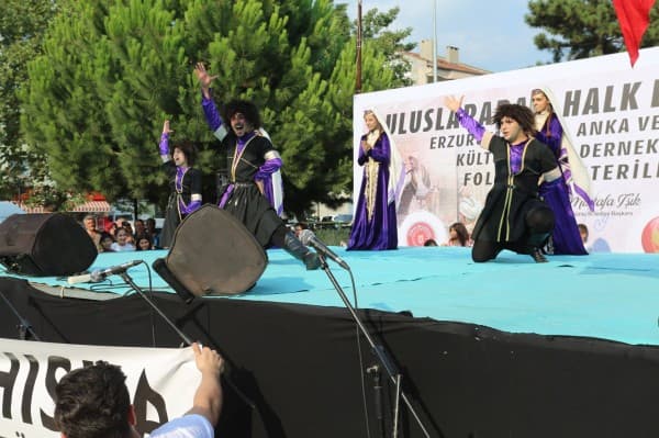GÜRSU’DA ULUSLARARASI HALK DANSLARI COŞKUSU fotoğraf 16