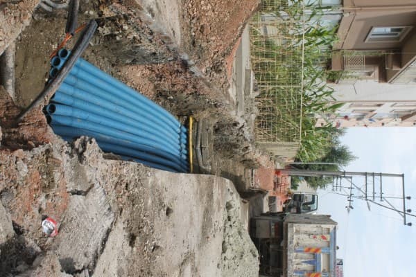 GÜRSU’NUN CADDELERİ KABLOLARDAN ARINDIRILIYOR fotoğraf 1