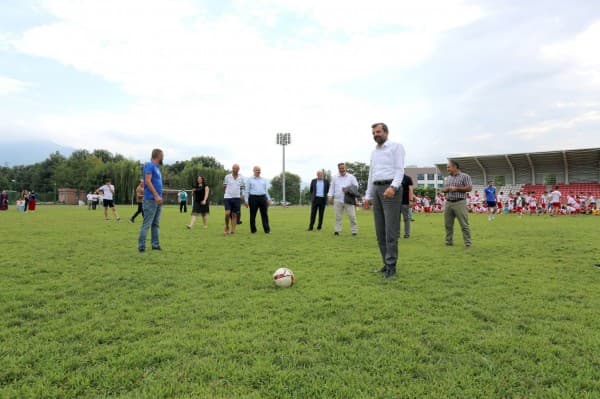 BAŞKAN IŞIK : “ÇOCUKLAR FUTBOLUN EKİP OLMA RUHUNU KAVRAMALI” fotoğraf 1