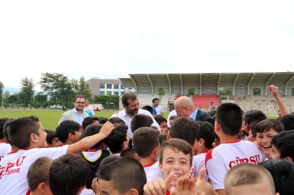 BAŞKAN IŞIK : “ÇOCUKLAR FUTBOLUN EKİP OLMA RUHUNU KAVRAMALI” fotoğraf 2