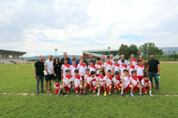 BAŞKAN IŞIK : “ÇOCUKLAR FUTBOLUN EKİP OLMA RUHUNU KAVRAMALI” fotoğraf 3