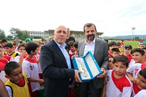 BAŞKAN IŞIK : “ÇOCUKLAR FUTBOLUN EKİP OLMA RUHUNU KAVRAMALI” fotoğraf 4