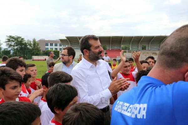 BAŞKAN IŞIK : “ÇOCUKLAR FUTBOLUN EKİP OLMA RUHUNU KAVRAMALI” fotoğraf 8