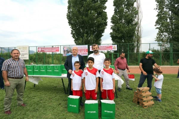 BAŞKAN IŞIK : “ÇOCUKLAR FUTBOLUN EKİP OLMA RUHUNU KAVRAMALI” fotoğraf 9