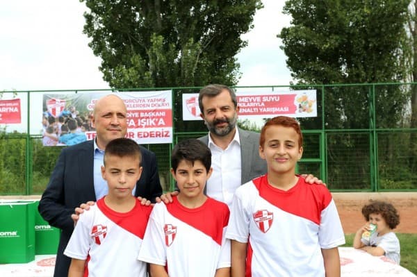 BAŞKAN IŞIK : “ÇOCUKLAR FUTBOLUN EKİP OLMA RUHUNU KAVRAMALI” fotoğraf 10