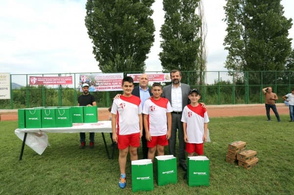 BAŞKAN IŞIK : “ÇOCUKLAR FUTBOLUN EKİP OLMA RUHUNU KAVRAMALI” fotoğraf 11