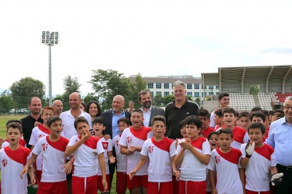 BAŞKAN IŞIK : “ÇOCUKLAR FUTBOLUN EKİP OLMA RUHUNU KAVRAMALI” fotoğraf 13
