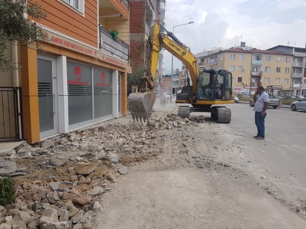 GÜRSU’NUN KALDIRIMLARI YENİLENİYOR fotoğraf 3