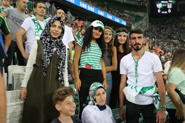 GÜRSULU KIZ ÖĞRENCİLERE FUTBOL SEVGİSİ fotoğraf 3