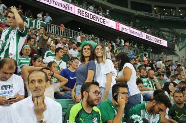 GÜRSULU KIZ ÖĞRENCİLERE FUTBOL SEVGİSİ fotoğraf 4