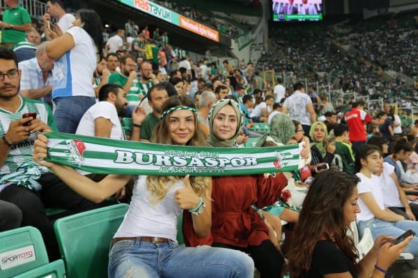 GÜRSULU KIZ ÖĞRENCİLERE FUTBOL SEVGİSİ fotoğraf 5