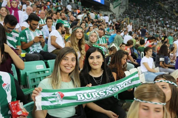 GÜRSULU KIZ ÖĞRENCİLERE FUTBOL SEVGİSİ fotoğraf 7