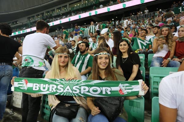 GÜRSULU KIZ ÖĞRENCİLERE FUTBOL SEVGİSİ fotoğraf 8