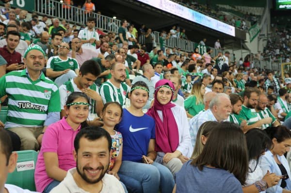 GÜRSULU KIZ ÖĞRENCİLERE FUTBOL SEVGİSİ fotoğraf 9