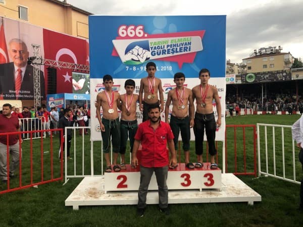 GÜRSULU GÜREŞÇİLERİN TARİHİ BAŞARISI fotoğraf 2