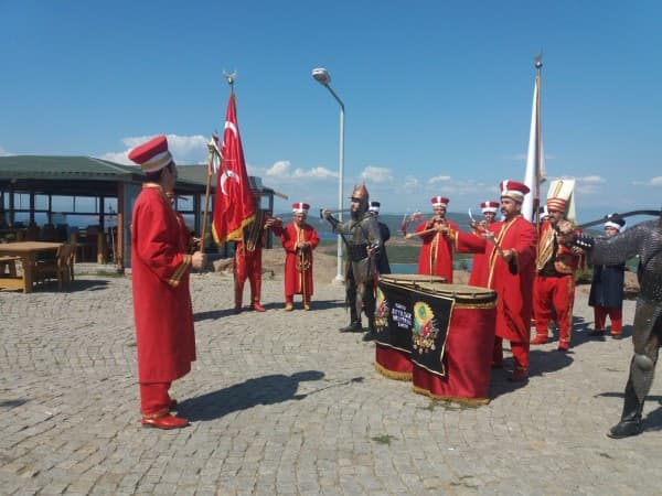 GÜRSU AYYILDIZ MEHTERAN TAKIMI CUNDA’YI COŞTURDU fotoğraf 3
