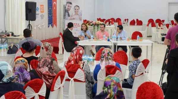 GÜRSU’DA TARIM SEKTÖRÜNDEKİ KADIN ÇALIŞANLARIN SORUNLARI KONUŞULDU fotoğraf 1