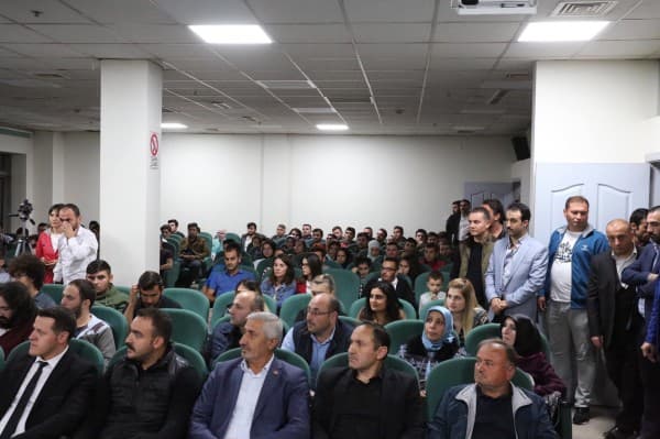 BAŞKAN IŞIK  “GENÇLERİMİZİN HAYALLERİNE GİDEN YOLU AYDINLATMAYA ÇALIŞIYORUZ” fotoğraf 3