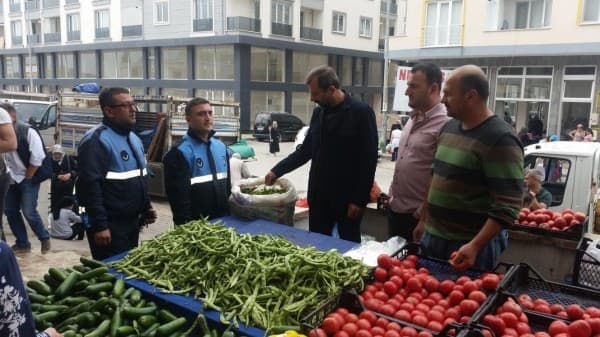 BAŞKAN IŞIK PAZARIN NABZINI TUTTU fotoğraf 1