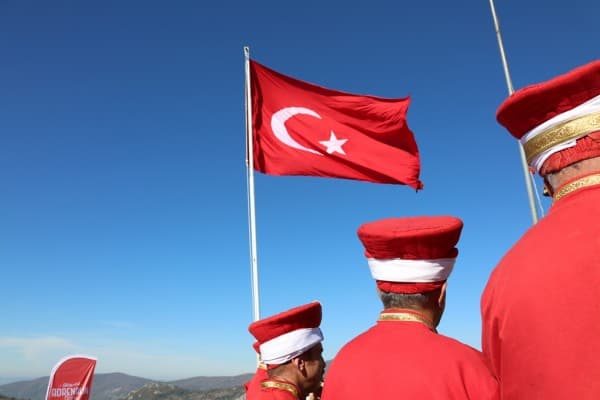 29 EKİM COŞKUSU GÜRSU SEMALARINDA DALGALANDI fotoğraf 2
