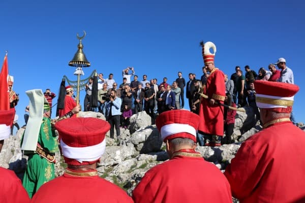 29 EKİM COŞKUSU GÜRSU SEMALARINDA DALGALANDI fotoğraf 3