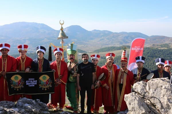 29 EKİM COŞKUSU GÜRSU SEMALARINDA DALGALANDI fotoğraf 7