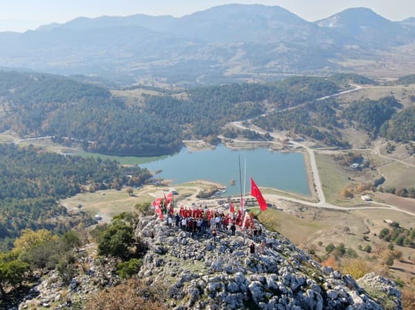 29 EKİM COŞKUSU GÜRSU SEMALARINDA DALGALANDI fotoğraf 9