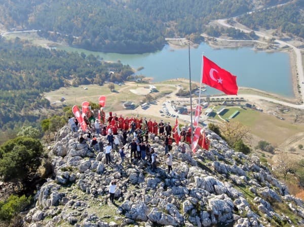 29 EKİM COŞKUSU GÜRSU SEMALARINDA DALGALANDI fotoğraf 12