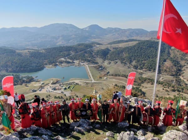 29 EKİM COŞKUSU GÜRSU SEMALARINDA DALGALANDI fotoğraf 14