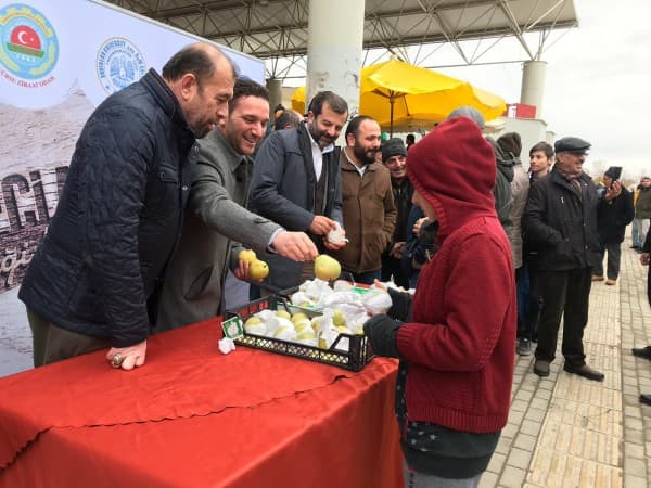 GÜRSULULARA DEVECİ ARMUDU İKRAM EDİLDİ fotoğraf 4