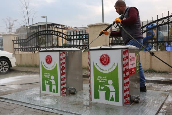 GÜRSU’DA YERALTI ÇÖP KONTEYNERLERİ TEMİZLENİYOR fotoğraf 7