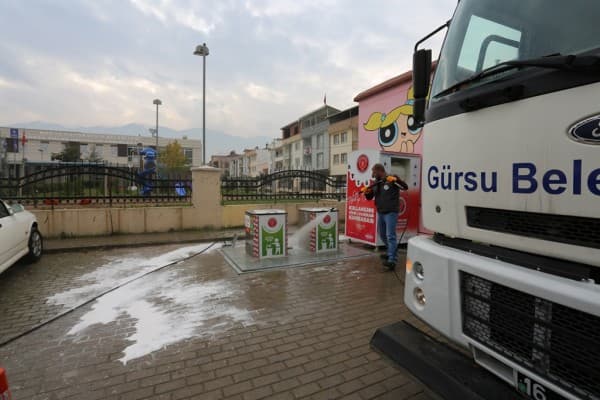 GÜRSU’DA YERALTI ÇÖP KONTEYNERLERİ TEMİZLENİYOR fotoğraf 4