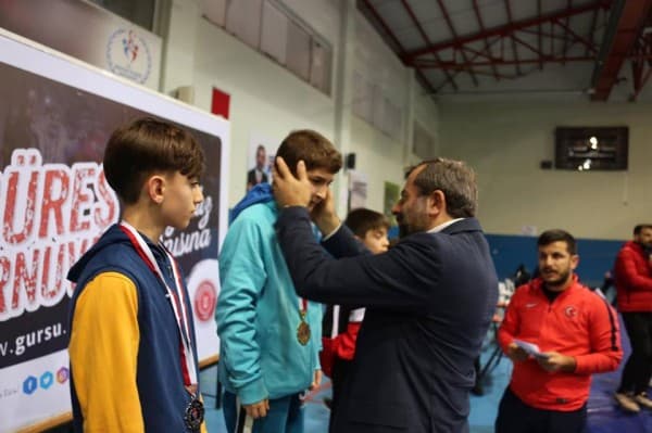 GÜRSU’DA CÜNEYT YILDIZ ANISINA GÜREŞ TURNUVASI fotoğraf 5