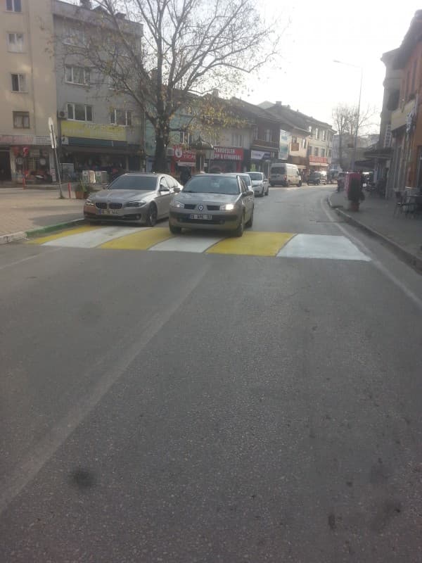 GÜRSU’NUN YENİLENEN CADDELERİNDE TRAFİK DÜZENLEMELERİ fotoğraf 3