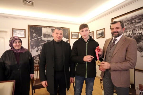BAŞKAN MUSTAFA IŞIK, GENÇLERİMİZ COĞRAFİK SINIRLARI AŞAN BİR BAKIŞ AÇISIYLA YETİŞMELİ fotoğraf 6