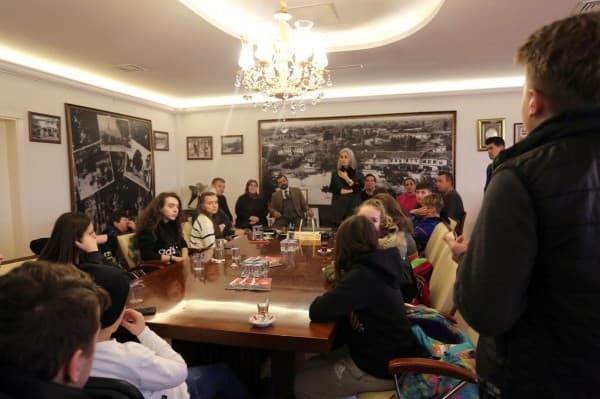 BAŞKAN MUSTAFA IŞIK, GENÇLERİMİZ COĞRAFİK SINIRLARI AŞAN BİR BAKIŞ AÇISIYLA YETİŞMELİ fotoğraf 12