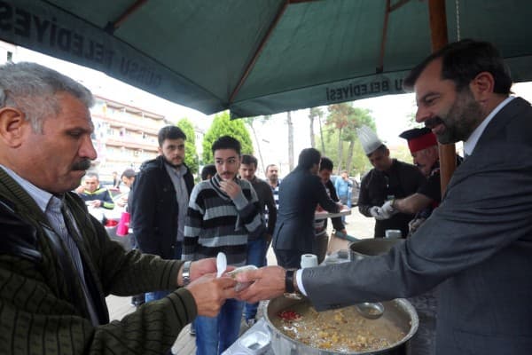 GÜRSU’DA AŞURE BEREKETİ PAYLAŞILDI fotoğraf 3