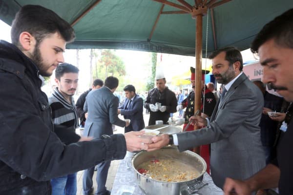 GÜRSU’DA AŞURE BEREKETİ PAYLAŞILDI fotoğraf 2
