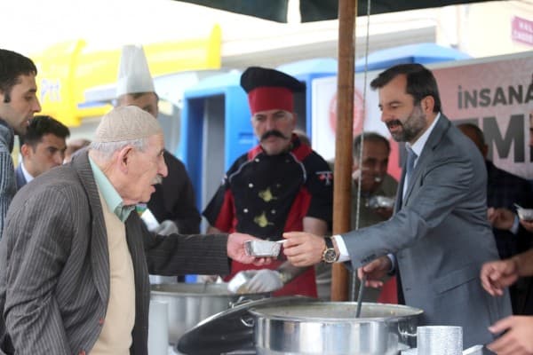 GÜRSU’DA AŞURE BEREKETİ PAYLAŞILDI fotoğraf 1
