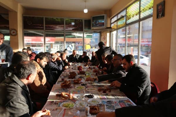 BAŞKAN IŞIK, “SABAH SOHBETLERİMİZLE ESNAFIMIZIN NABZINI TUTUYORUZ” fotoğraf 5