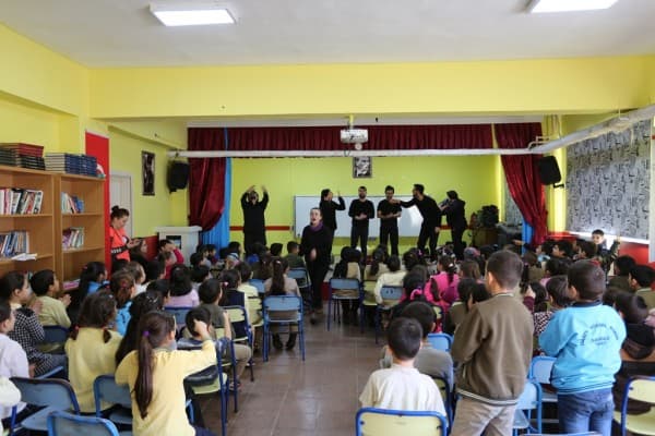 MİNİKLER MASALLARIN SİHİRLİ DÜNYASINDA EĞLENDİ fotoğraf 5