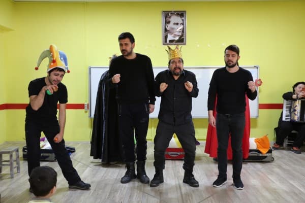 MİNİKLER MASALLARIN SİHİRLİ DÜNYASINDA EĞLENDİ fotoğraf 7
