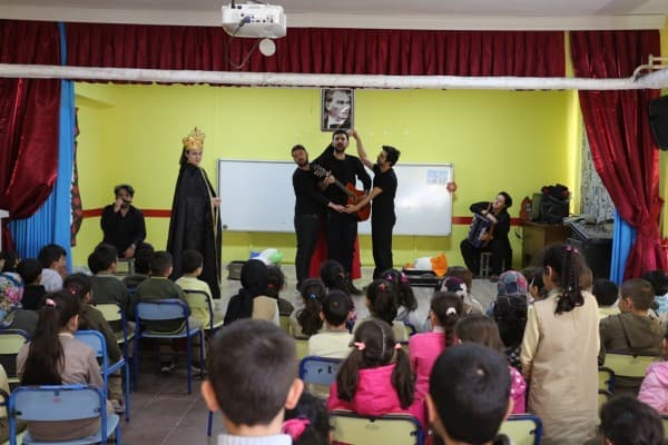 MİNİKLER MASALLARIN SİHİRLİ DÜNYASINDA EĞLENDİ fotoğraf 8
