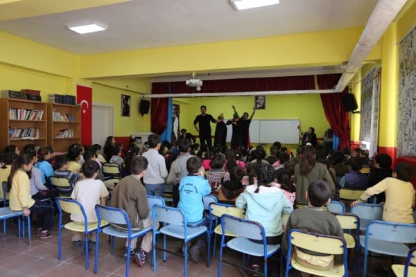 MİNİKLER MASALLARIN SİHİRLİ DÜNYASINDA EĞLENDİ fotoğraf 10
